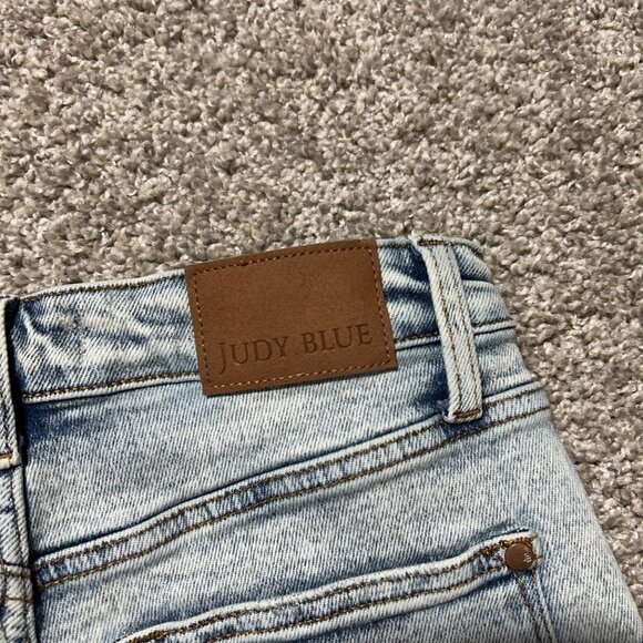 Judy Blue Womens M Distressed Light Wash Denim High-Waisted Shorts Raw Hem - Picture 7 of 10